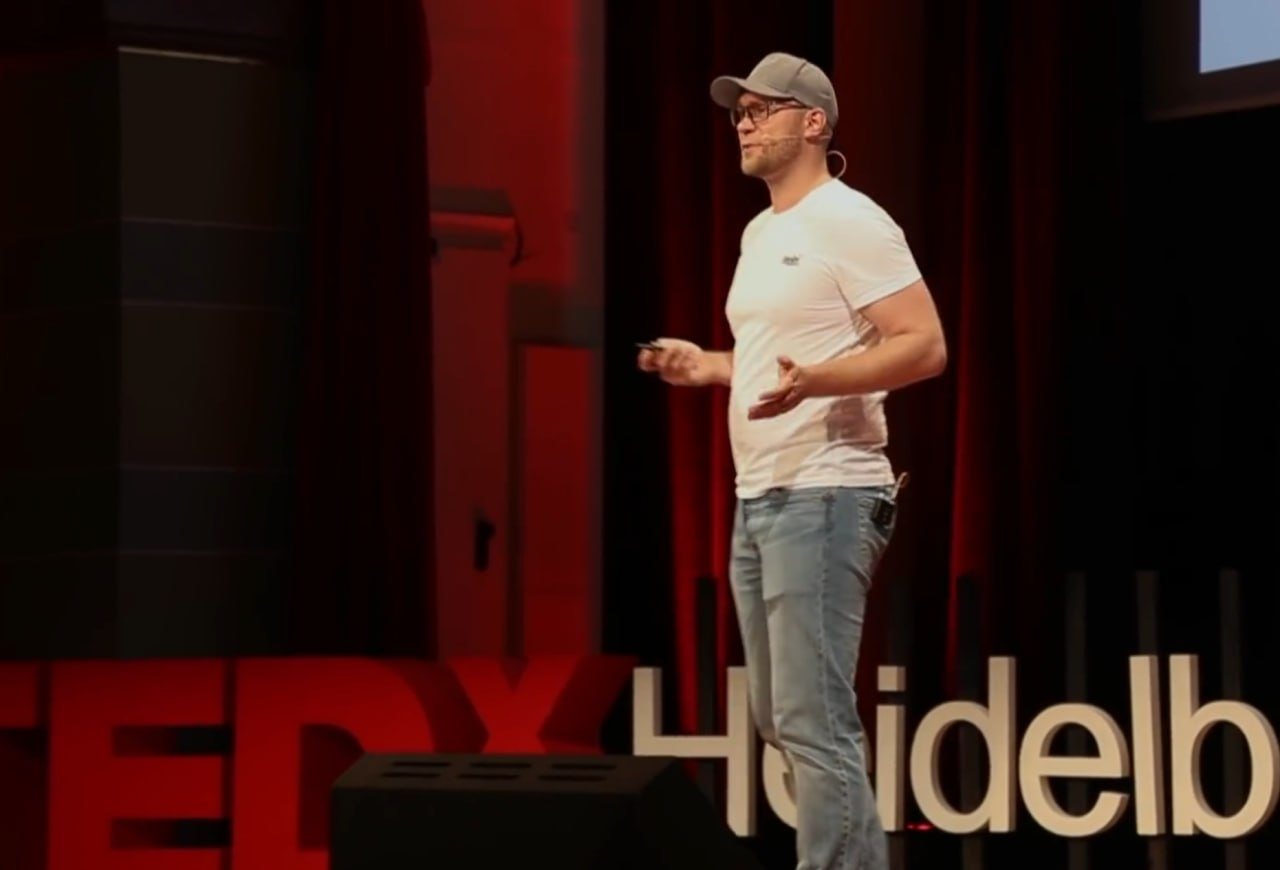 Oliver Rößling während seines TEDx-Vortrags